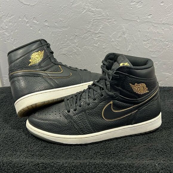 ?? NIKE AIR JORDAN 1 City Of Flight Sz 10.5  Black/Gold Basketball Shoes - EUC main image 12